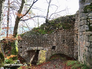 Wanderung von Aesch via Ruine Pfeffingen nach Aesch